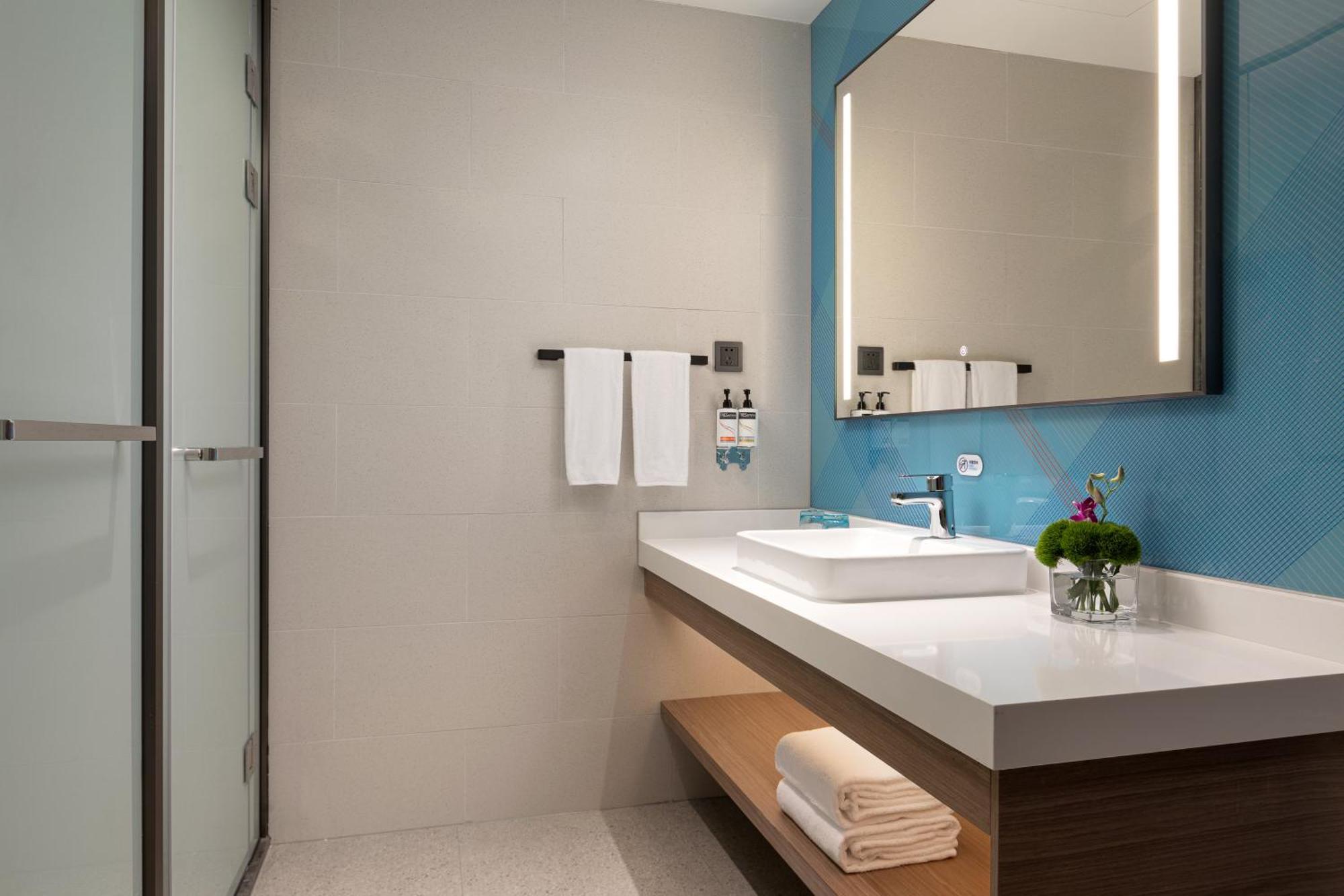 Holiday Inn Express Changfeng Park Shanghai Esterno foto