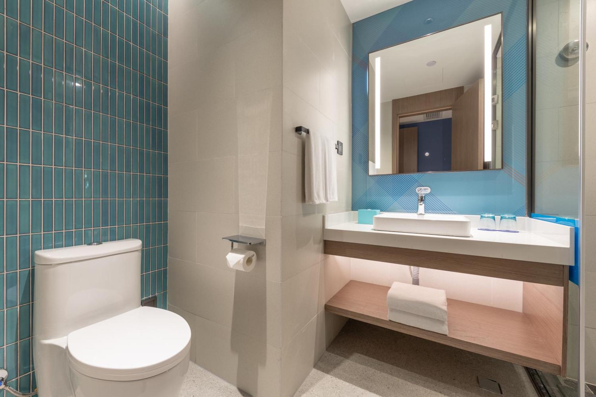 Holiday Inn Express Changfeng Park Shanghai Esterno foto